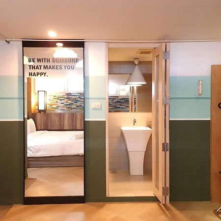 Somewhere To Escape - Hometel Bangkok Exterior photo