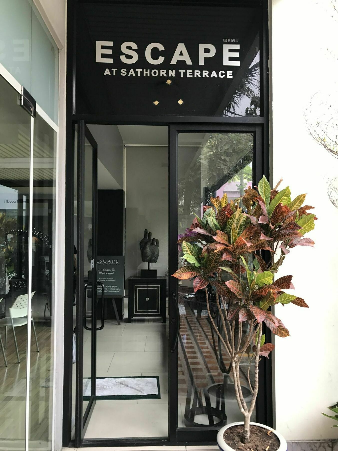 Somewhere To Escape - Hometel Bangkok Exterior photo