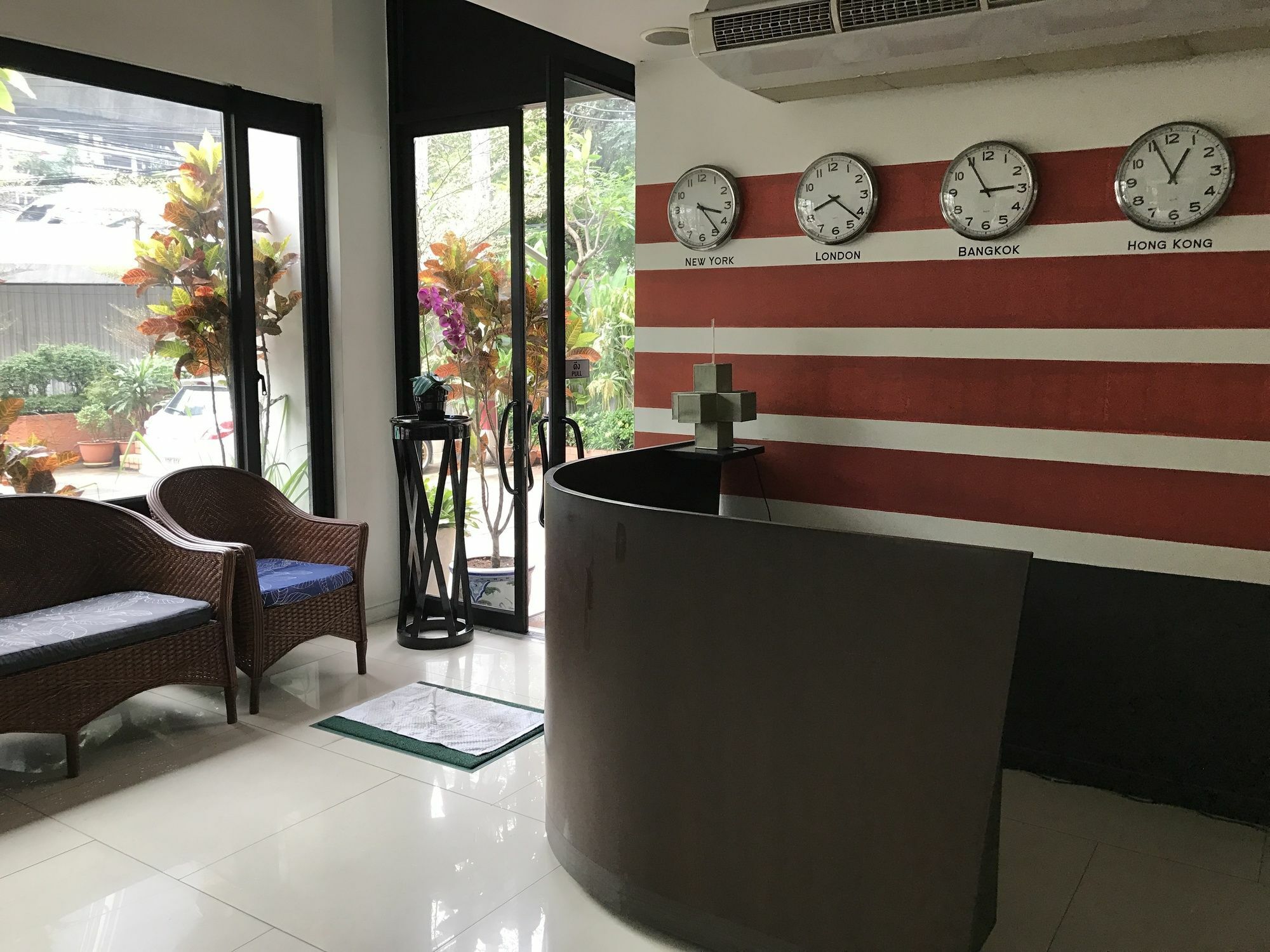 Somewhere To Escape - Hometel Bangkok Exterior photo